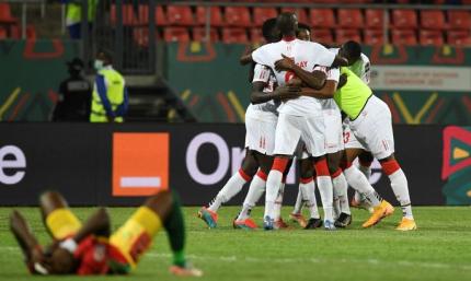 Гамбия сыграет с Камеруном в 1/4 финала Кубка Африки