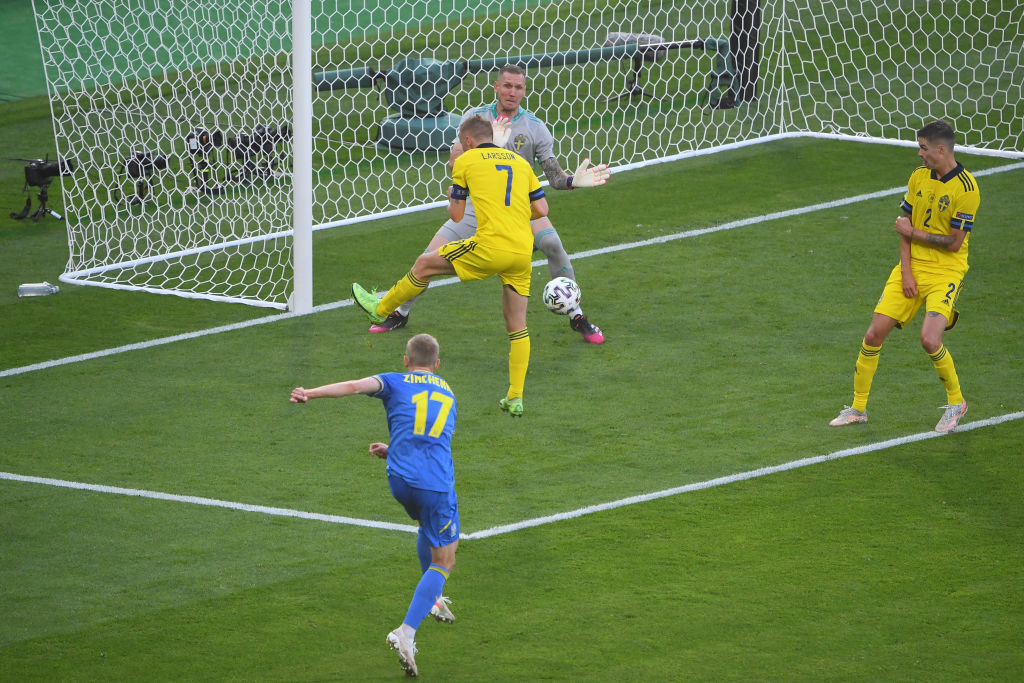 Украина в четвертьфинале! ФОТОрепортаж с матча Швеция - Украина - фото 1