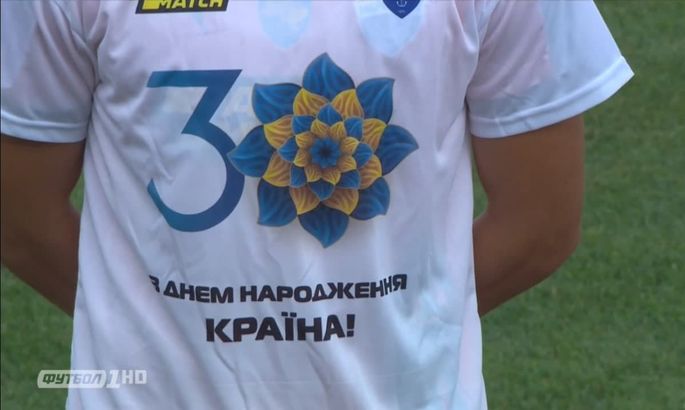 Мариуполь вышел на поле в футболках с приветствием ко Дню Независимости Украины