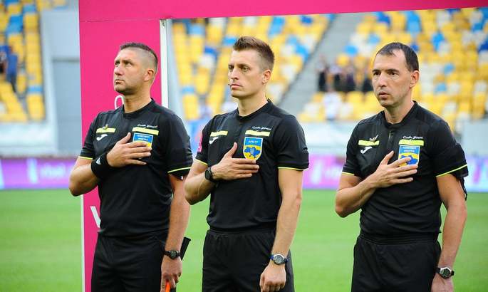 Українська бригада арбітрів відпрацює матч Ліги конференцій