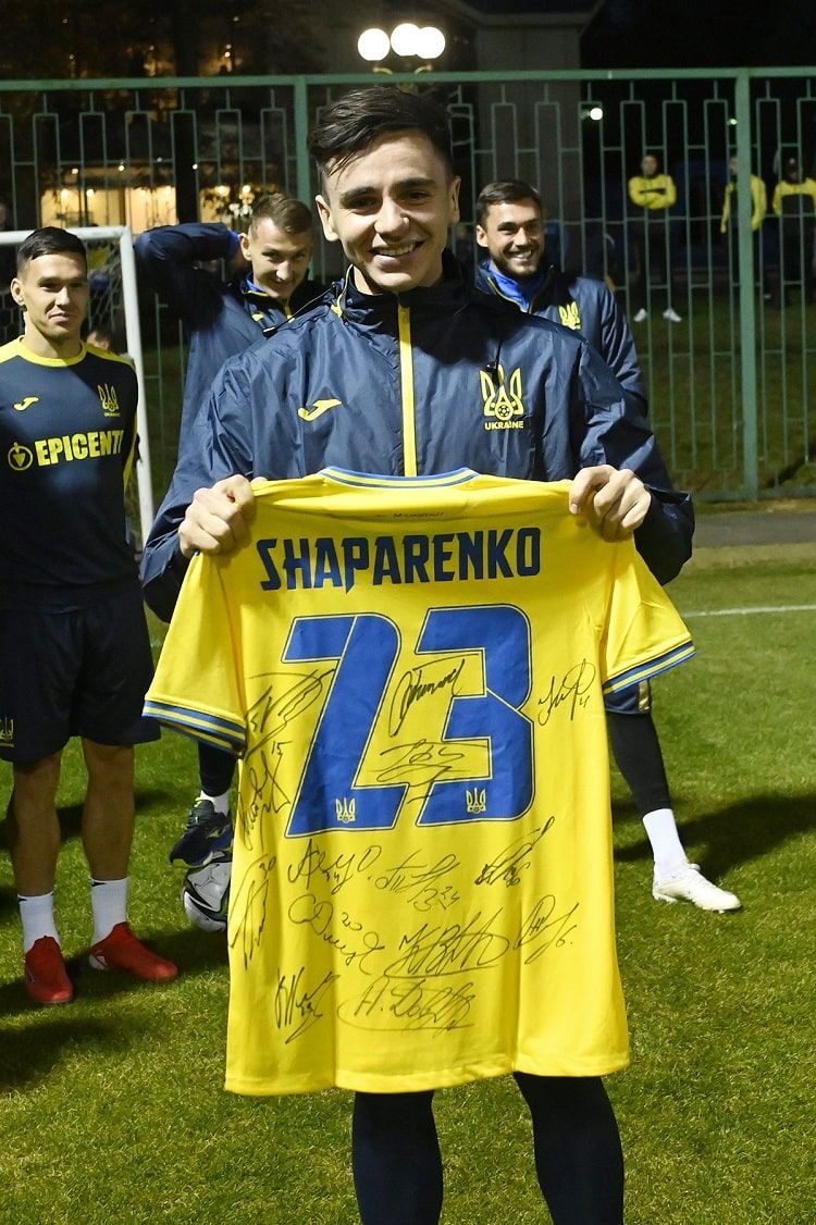 Поздравили Шапаренко и приступили к работе - Фоторепортаж из лагеря сборной Украины - изображение 2
