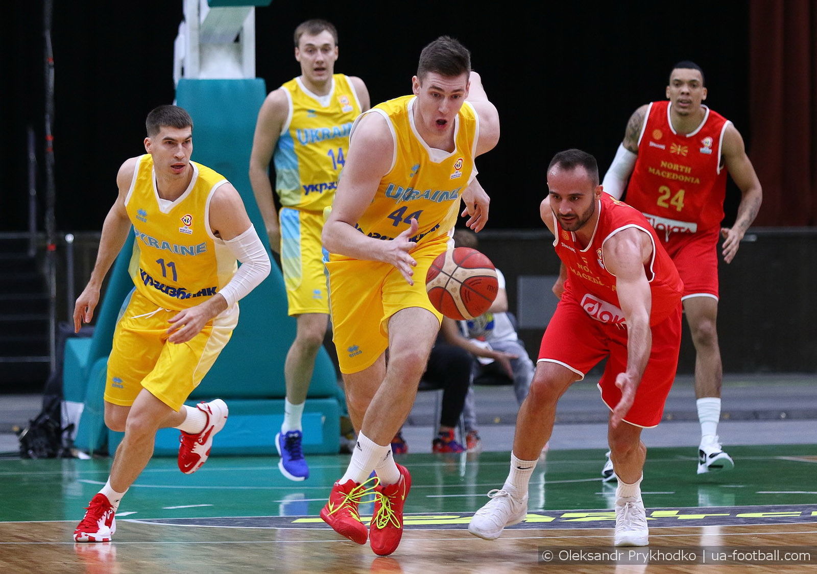 На прицеле - Мундиаль. ФОТО репортаж, как сборная Украины по баскетболу победила Северную Македонию - фото 2