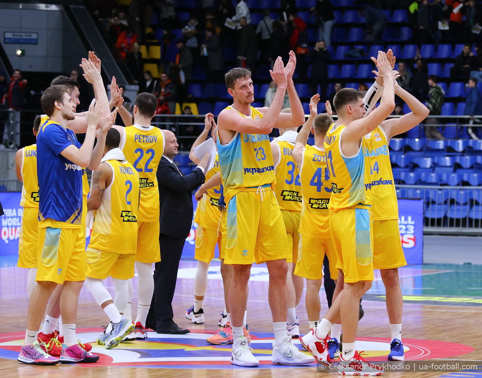 На прицеле - Мундиаль. ФОТО репортаж, как сборная Украины по баскетболу победила Северную Македонию - фото 7