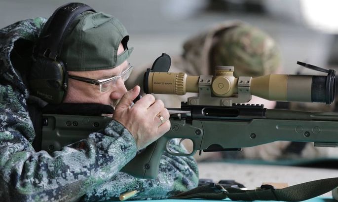 Министр обороны выступил за либерализацию и легализацию оборота оружия в Украине