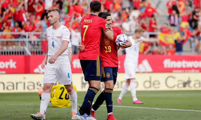 Фурия роха выходит в лидеры. Видео голов и обзор матча Испания - Чехия 2:0