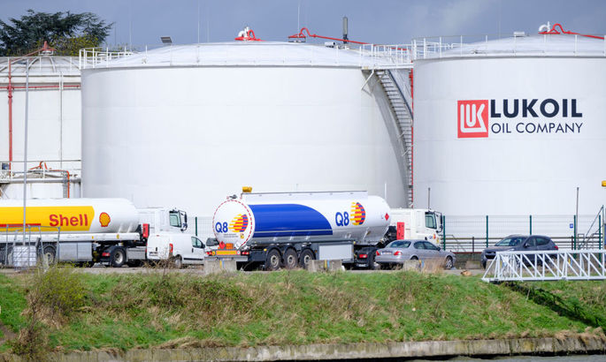 Сербия с 1 ноября прекратит импорт российской нефти