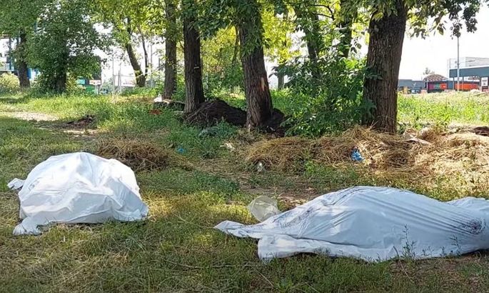 Тіла двох російських солдатів відкопали на околицях Харкова - ВІДЕО