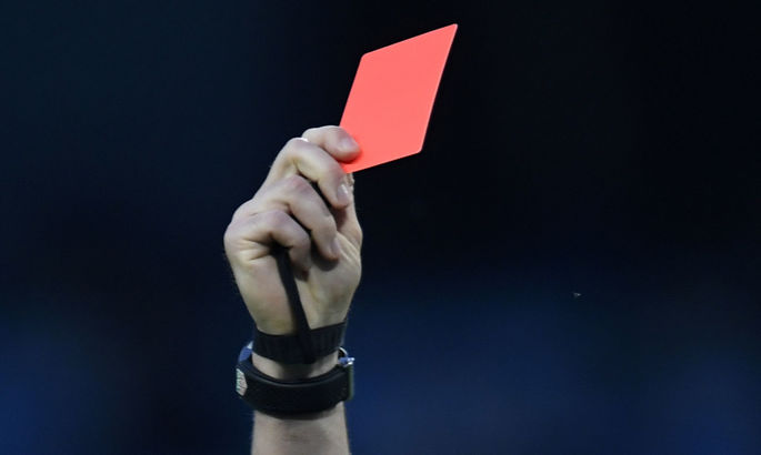 В матче между Александрией U19 и Ворсклой U19 арбитр показал девять желтых карточек и три красных