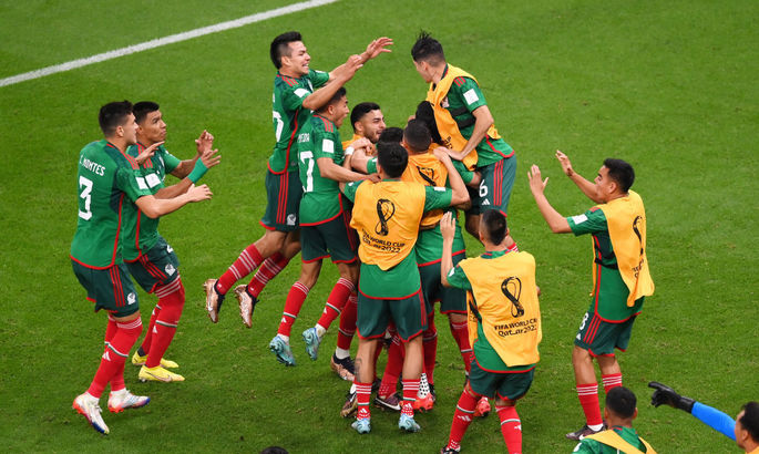 Мексика хочет в плей-офф. Со штрафного в девятку забивают Саудовской Аравии