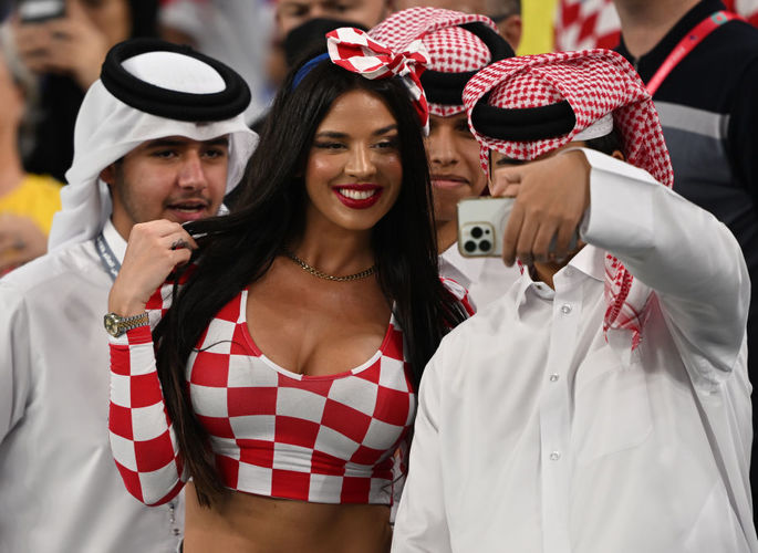 Підкорила Катар. Усі образи та перформанси найепатажнішої красуні чемпіонату світу. ФОТО - изображение 8