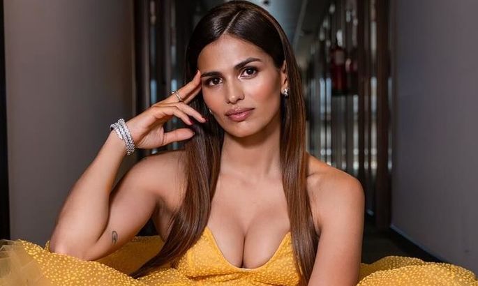 Это скандал. Искусственный интеллект Илона Маска раздел красотку-жену звездного испанского хавбека