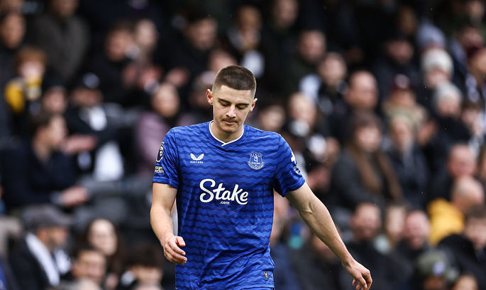 Миколенко может покинуть Эвертон - клуб нацелился на латераля Арсенала